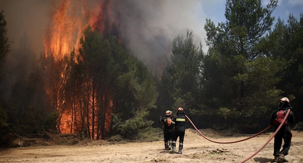 Σε ύφεση η πυρκαγιά στον Διόνυσο